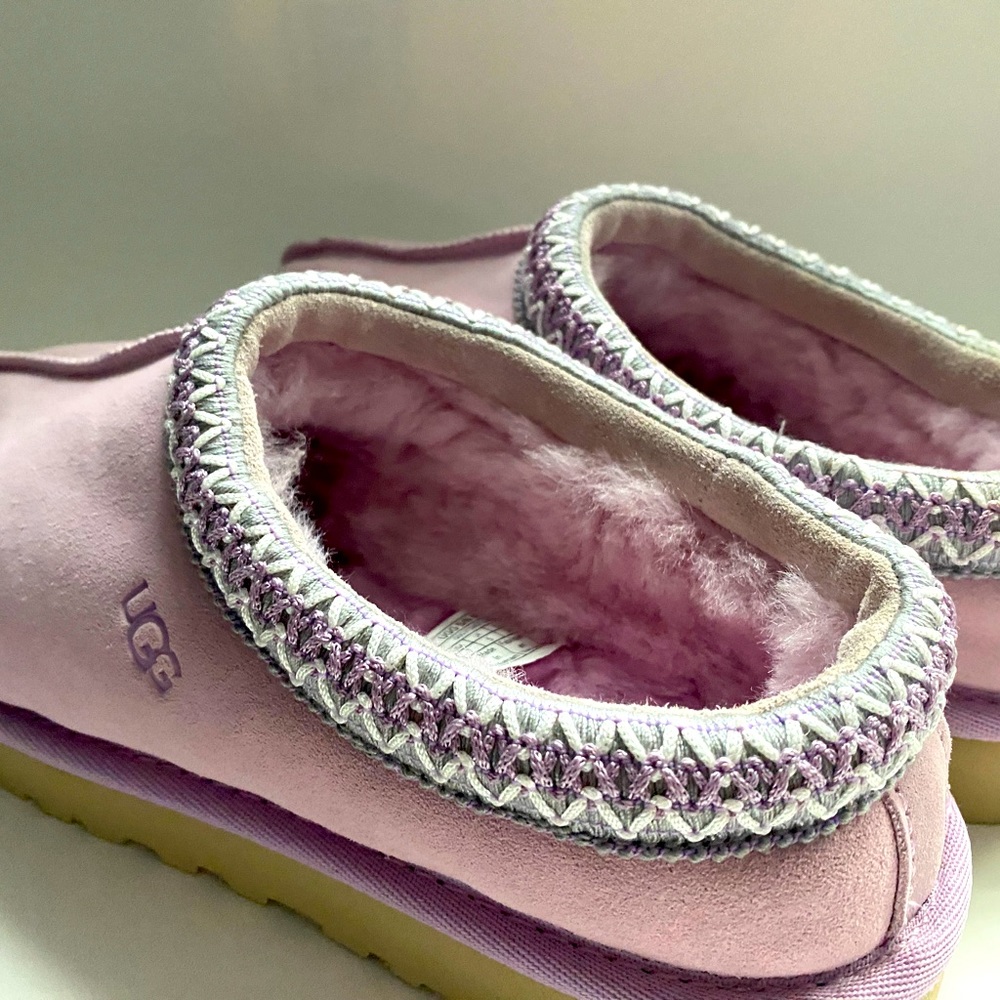 New UGGs . Great color for spring or summer , super comfortable!